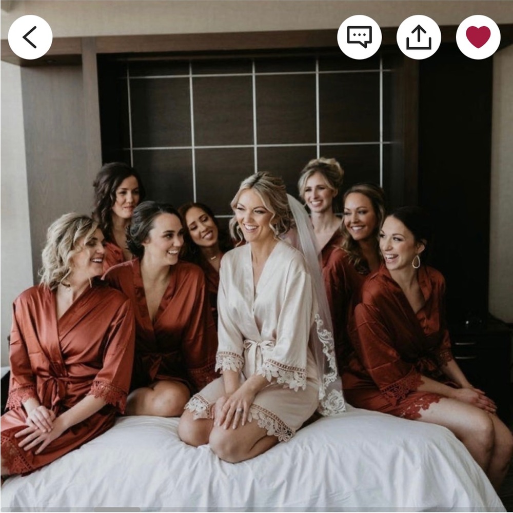 SIX CHAMPAGNE ONE SIZE FITS ALL SATIN ROBE FOR BRIDAL PARTY